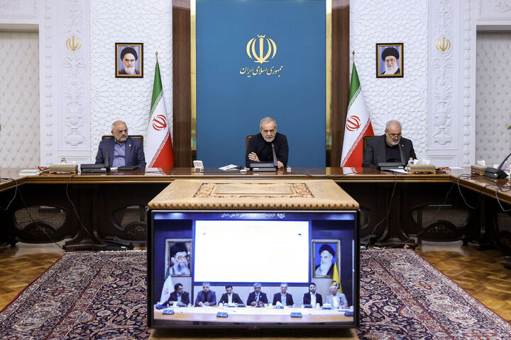 بهره‌برداری و آغاز عملیات اجرایی ۴۲۵ مگاوات نیروگاه خورشیدی کشور