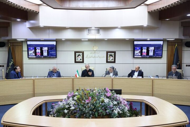 پزشکان از قالب‌های محدود خارج و نجات‌بخش محله، جامعه و منطقه خود باشند