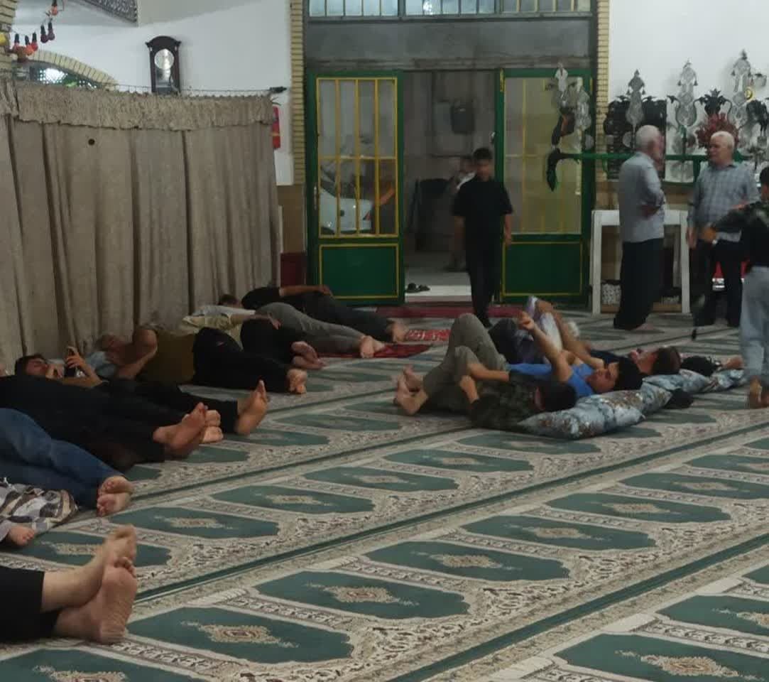 پذیرایی از زوار اربعین حسینی با حضور جوانان مسجدی در موکب شهیدحججی کرمانشاه