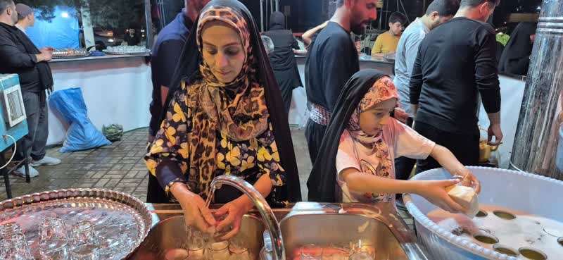 خادمی بدون وقفه ادامه دارد/ همدانی‌ها مصمم در مسیر عاشقی