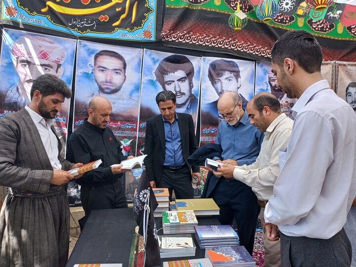 فعالیت موکب کتاب حسینی در مرز باشماق همزمان با اربعین حسینی