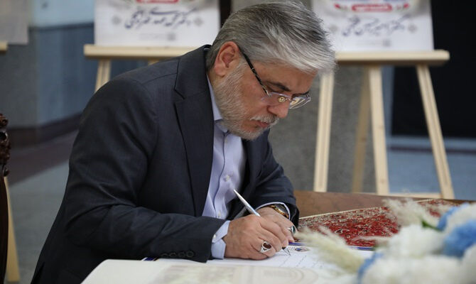 تاکید وزیر علوم بر تداوم مسیر جهاد علمی دانشمندان شهید