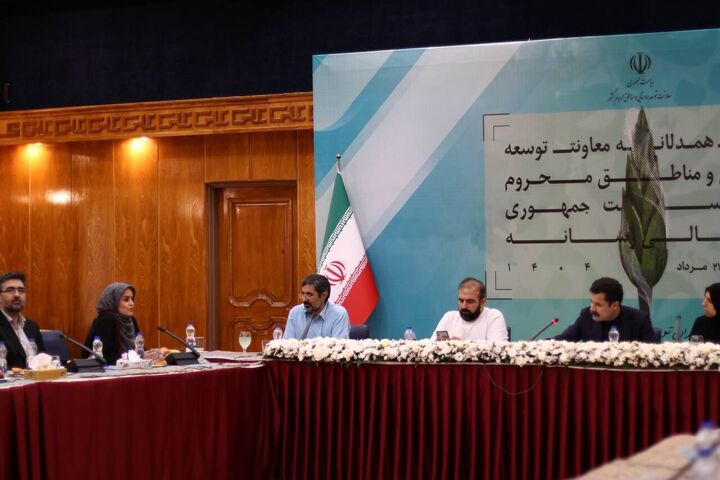 روستاییان باید به مرکز ثقل توسعه برگردند