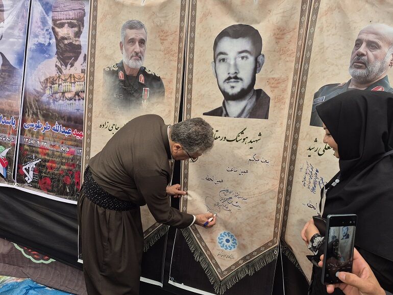 فعالیت موکب کتاب حسینی در مرز باشماق همزمان با اربعین حسینی