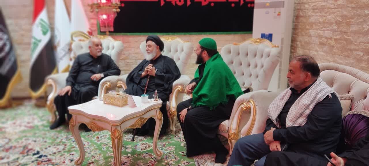 اهدای پرچم متبرک مسجد جمکران به مدینه‌الزائرین عتبه امام حسین(ع)