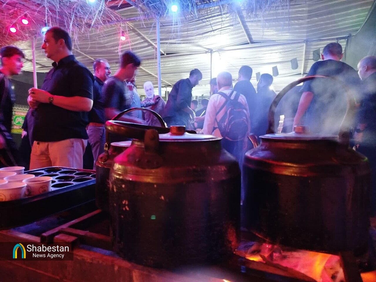 روایتی از شور و عشق در موکب اسماعیل هنیه؛ جایی که خدمت به زائران حسینی شب و روز نمی‌شناسد