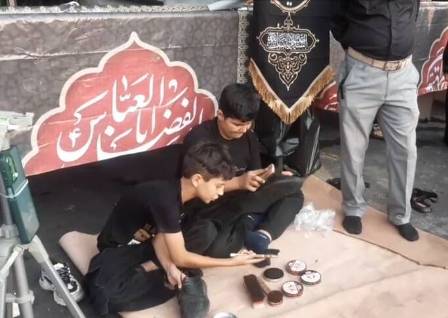 سنگتمام بچههای مسجد برای جاماندگان اربعین