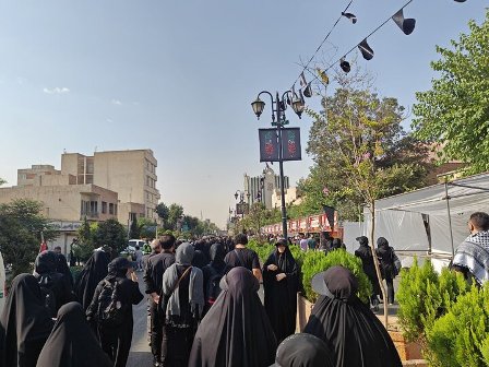 سنگ‌تمام بچه‌های مسجد برای جاماندگان اربعین