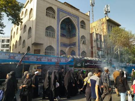 سنگ‌تمام بچه‌های مسجد برای جاماندگان اربعین