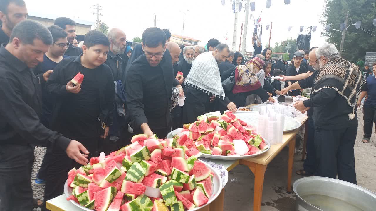 مواکب مردمی اربعین حسینی در میدان شهرداری رشت برپا شد