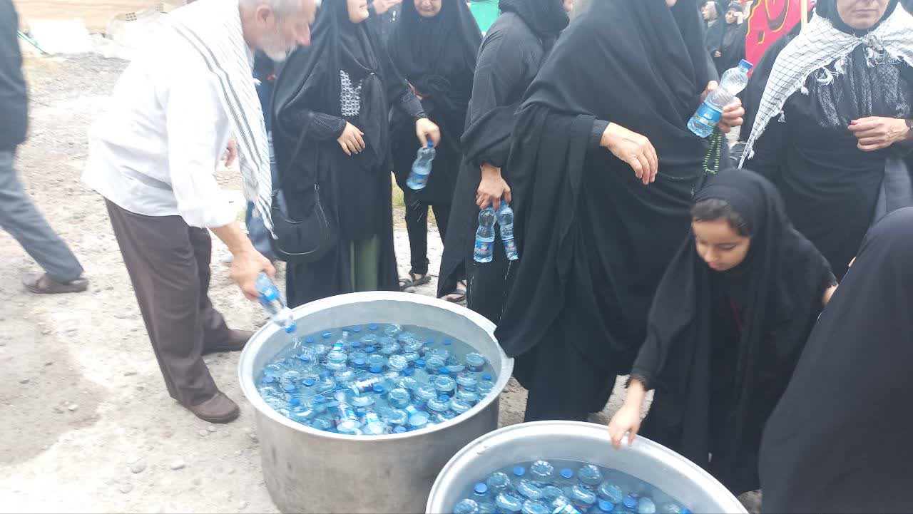 مواکب مردمی اربعین حسینی در میدان شهرداری رشت برپا شد