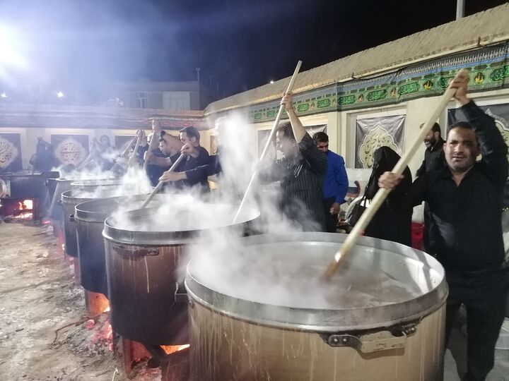 مراسم طبخ غلور در مناطق مختلف شهر بیرجند