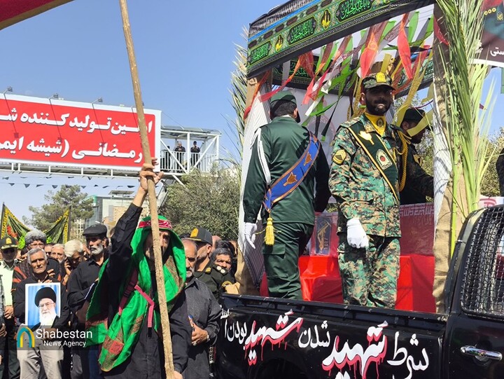 بدرقه‌ای به رنگ اشک و عشق/ سنگ تمام مردم بیرجند در مراسم تشییع پیکر شهید نوفرستی