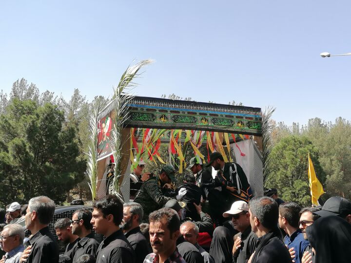 پیاده روی جاماندگان اربعین در بیرجند با یک مهمان ویژه