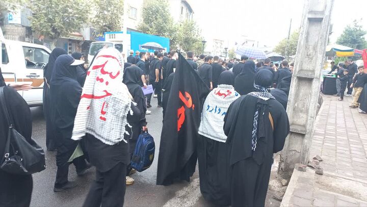 باران قدم‌های زائرین در پیاده روی اربعین 