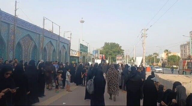 شور حسینی در هرمزگان؛ پیاده‌روی جاماندگان اربعین با شعار«دل‌هایمان زائر کربلاست»