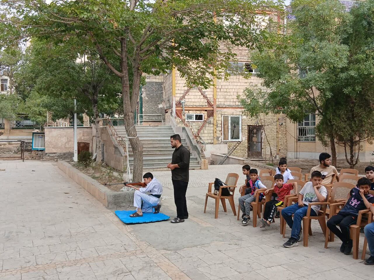 پاتوق گفتوگوی اخلاق و مهارتهای زندگی با بخش جذاب تیراندازی در مسجد النبی (ص)