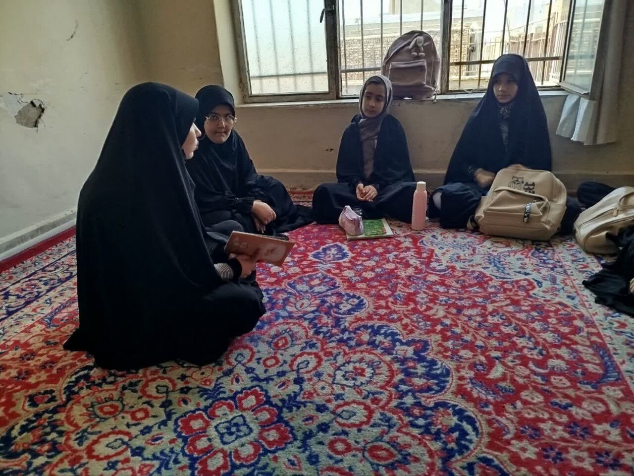 برگزاری کلاسهای کاردستی و خلاقیت در کانون فرهنگی و هنری قائم روستای وینسار قروه