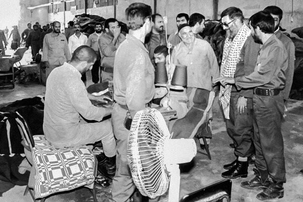 نخستین دیدار جمعی از آزادگان با رهبر انقلاب اسلامی