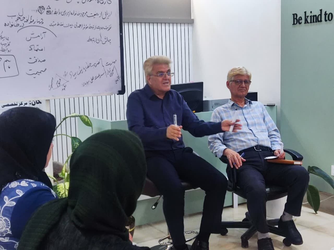 برگزاری کارگاه آموزشی پس از ازدواج با رویکرد تحکیم خانواده و فرزندپروری در آران و بیدگل