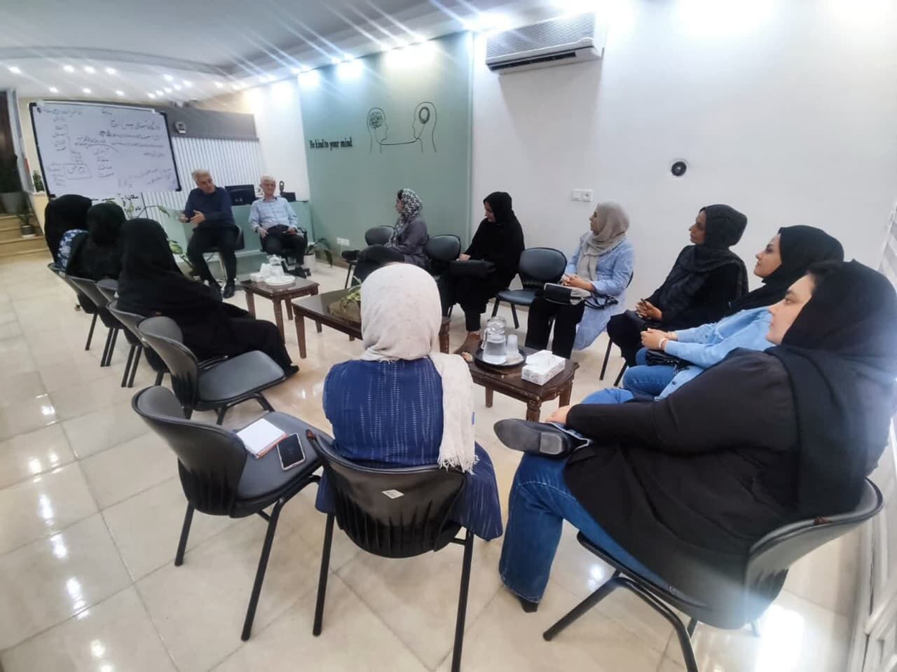 برگزاری کارگاه آموزشی پس از ازدواج با رویکرد تحکیم خانواده و فرزندپروری در آران و بیدگل