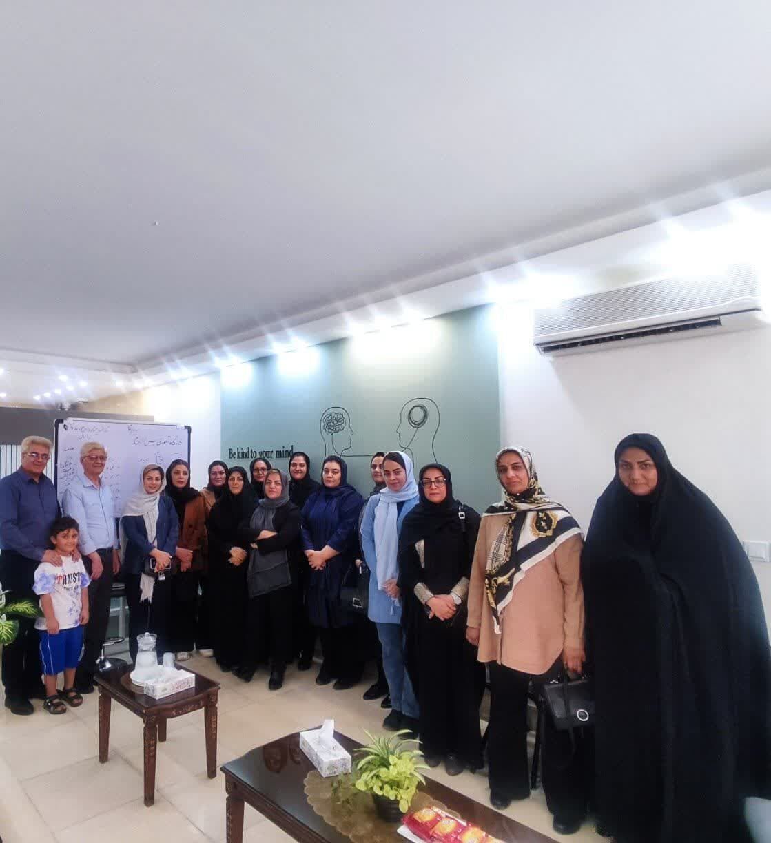 برگزاری کارگاه آموزشی پس از ازدواج با رویکرد تحکیم خانواده و فرزندپروری در آران و بیدگل