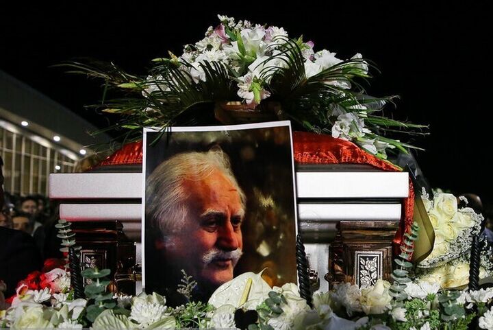 استقبال از پیکر استاد فرشچیان در فرودگاه اصفهان با حضور خدام بارگاه منور رضوی