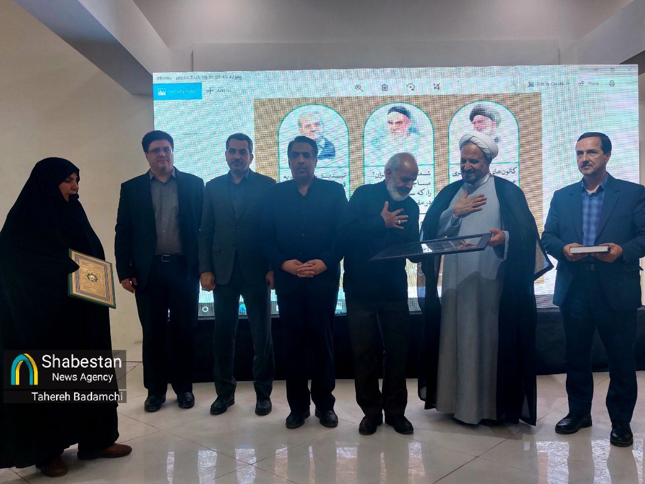 تجلیل از خانواده شهید اقتدار عضو کانون فرهنگی هنری مسجد در کرمان