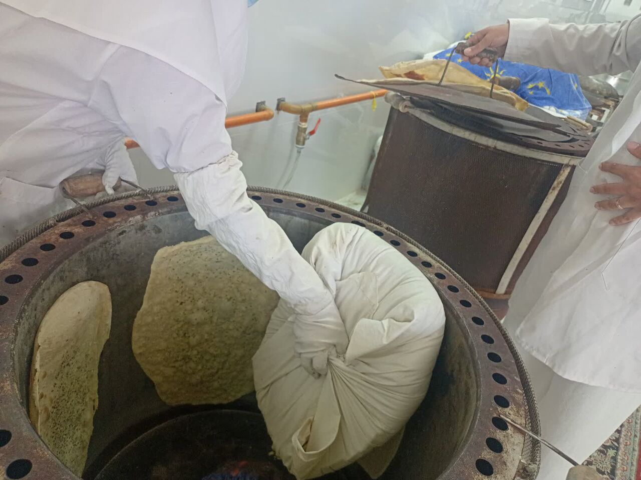 از تنور عشق تا سفره زائر/ روایت پخت نان در موکب ارسکی ها