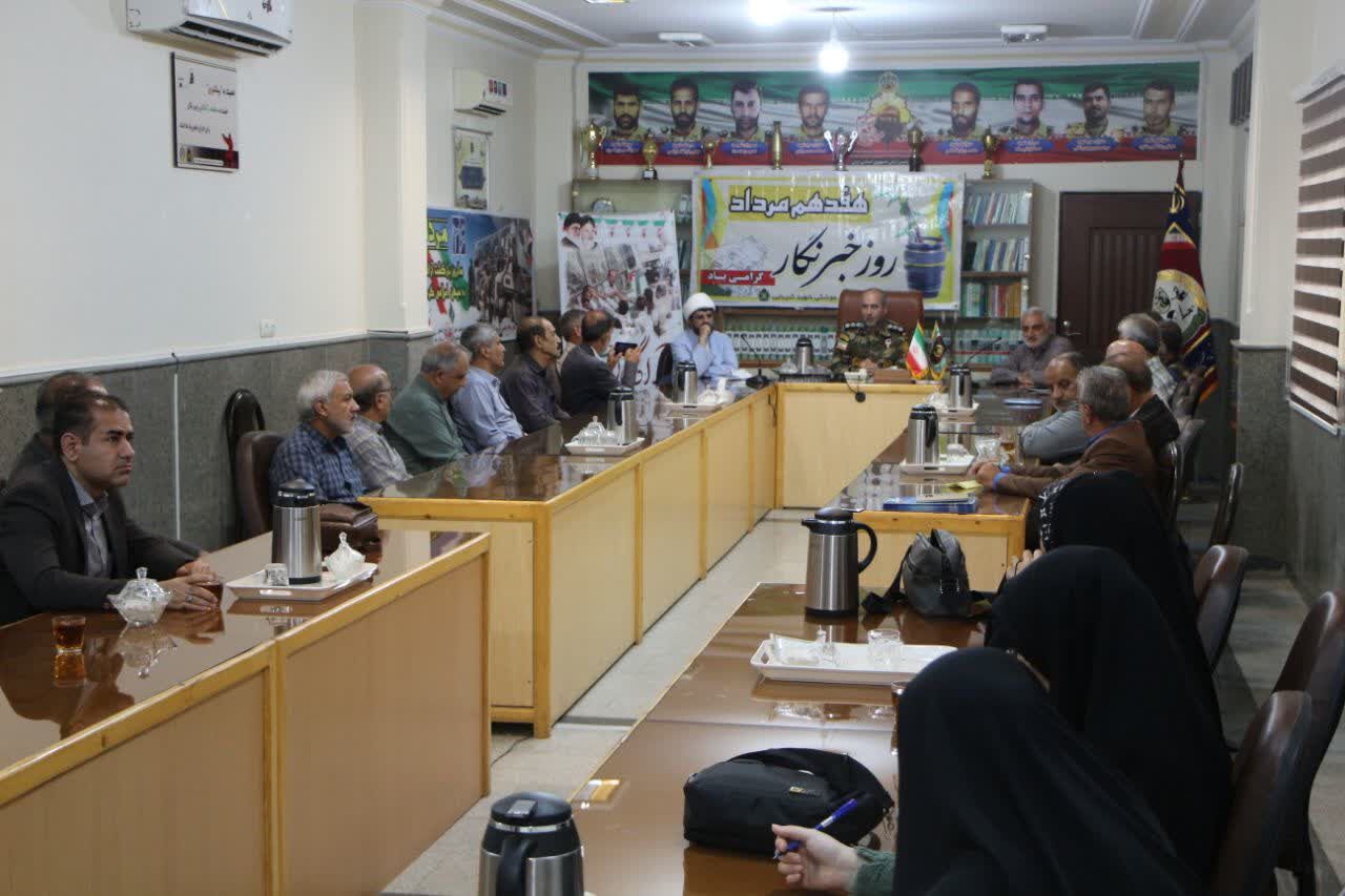 تجلیل ارتش از خبرنگاران حقیقت گو و آزادگان سرافراز آران و بیدگل