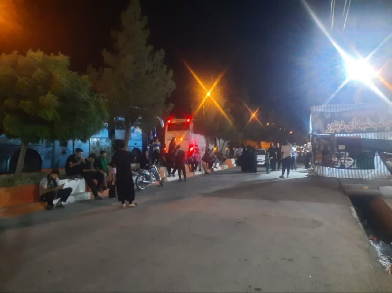 ۵۰۰ سفرهی عشق در میانراهان؛ موکب شهدای دینور، خادم زائران کربلا