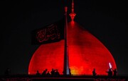 برافراشته شدن پرچم عزا در سالروز رحلت پیامبر (ص) در حرم امام علی(ع)