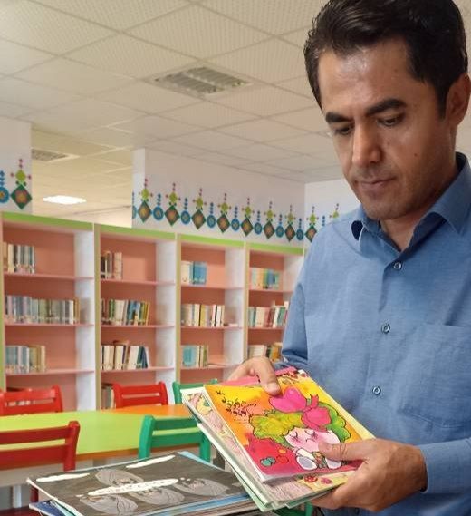 روشن نگه داشتن چراغ کتاب‌خوانی در دل تابستان با ابتکار یک معلم