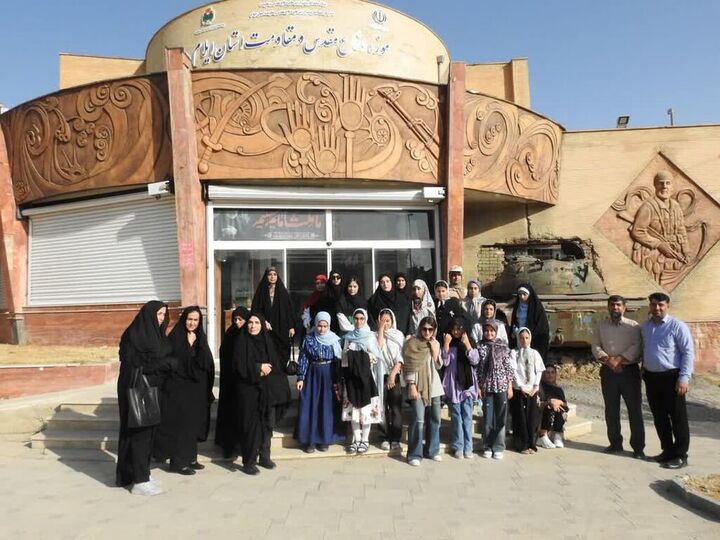 بازدید اعضای کانون ایلام از موزه دفاع مقدس در جریان اردوی فرهنگی ـ تربیتی "ایلام ما"