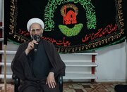 روضه خوانی در جمع مردم مود در شب شهادت ثامن الحجج(ع)