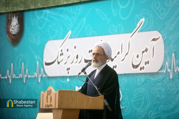 تمسک به پیامبر، جامعه اسلامی را در مسیر نجات دنیا و آخرت قرار می‌دهد