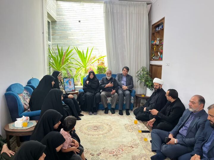 حضور معاون رئیس جمهور در خانواده یکی از شهدای اقتدار استان کرمان