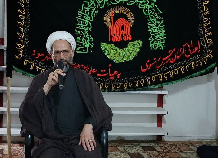 روضه خوانی در جمع مردم مود در شب شهادت ثامن الحجج(ع)