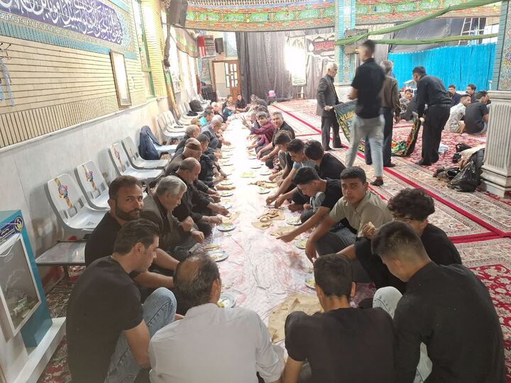 طعم خوش ۱۶ سال خدمت به زائرین پیاده رضوی در مسجد زینبیه(س)