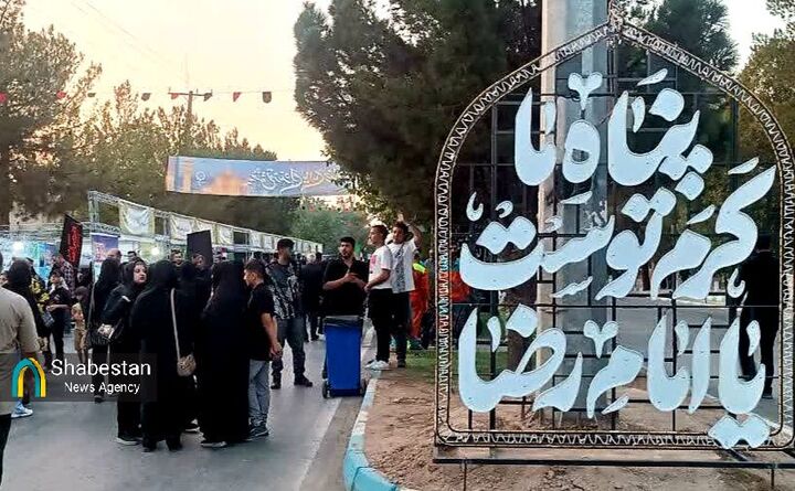 کرمان در سوگ امام رئوف؛ جلوه‌ای از عشق رضوی با برپایی بیش از ۵۰ موکب خدمت‌رسانی