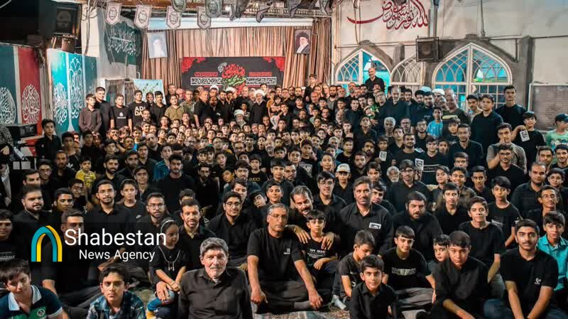 مسجد از نگاه امام خمینی(ره)؛ مساجد را زنده نگه دارید تا جامعه پویا بماند