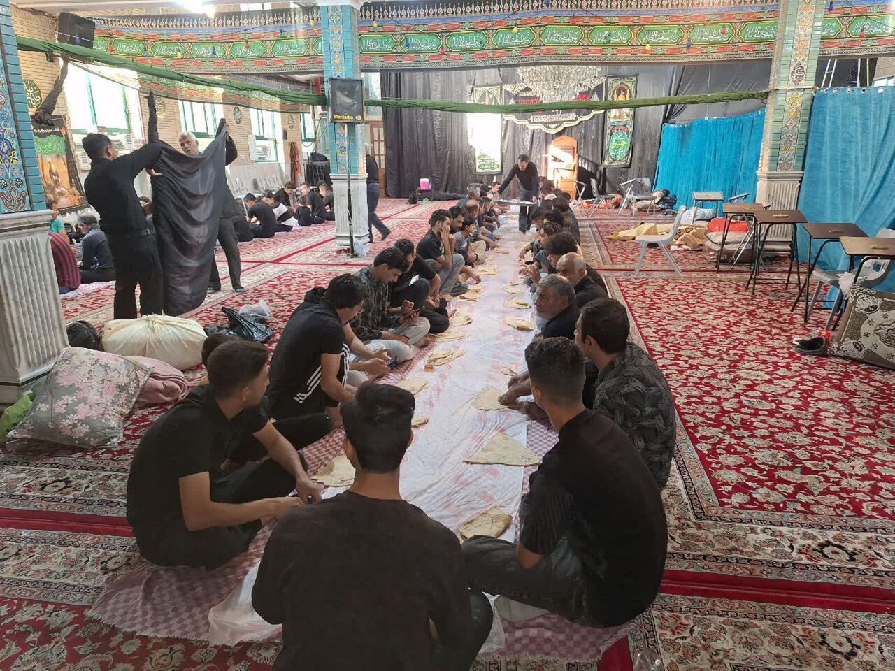 طعم خوش ۱۶ سال خدمت به زائرین پیاده رضوی در مسجد زینبیه(س)