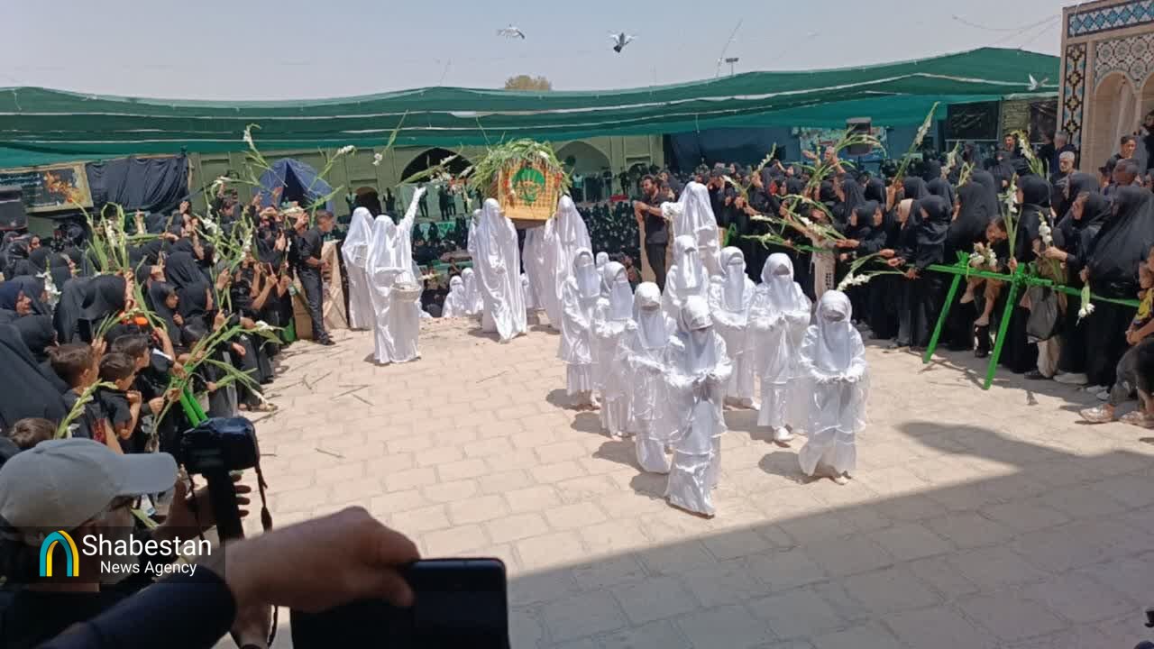 اجتماع عظیم «گلباران خورشید» در یزدل آران و بیدگل؛ روایت یک قرن دلدادگی به امام رضا(ع)