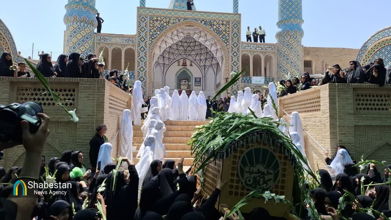 اجتماع عظیم «گلباران خورشید» در یزدل آران و بیدگل؛ روایت یک قرن دلدادگی به امام رضا(ع)