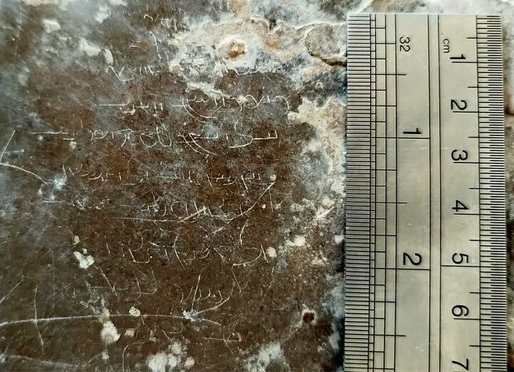 کشف کوچکترین سنگ نوشته باستانی دنیا با قدمتی ۱۶۰۰ ساله در ایران