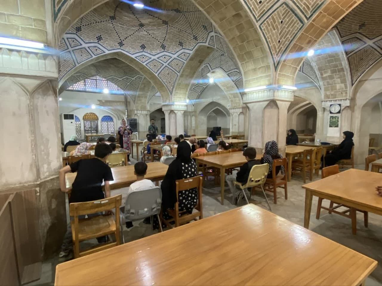 «قاصدک» در مسجد آقا بزرگ کاشان؛ هم‌افزایی کتاب، کودک و گردشگری مذهبی