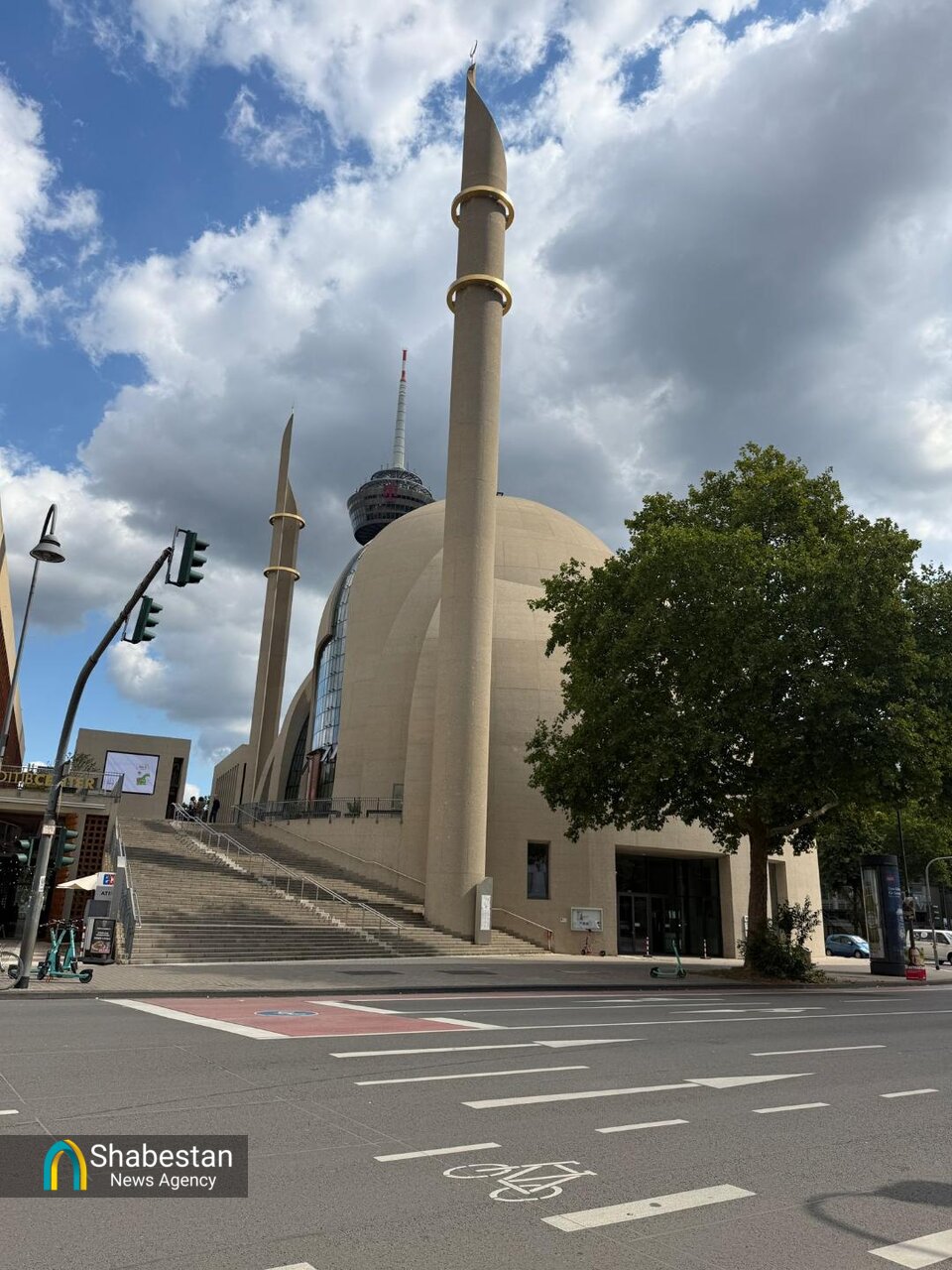 گنبدی شفاف در قلب کلن؛ مسجدی که قصه همزیستی را روایت میکند