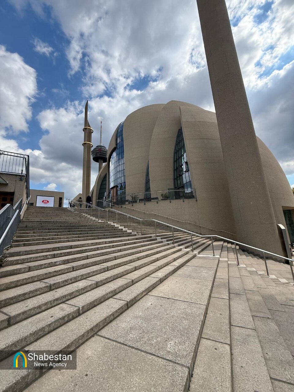 گنبدی شفاف در قلب کلن؛ مسجدی که قصه هم‌زیستی را روایت می‌کند