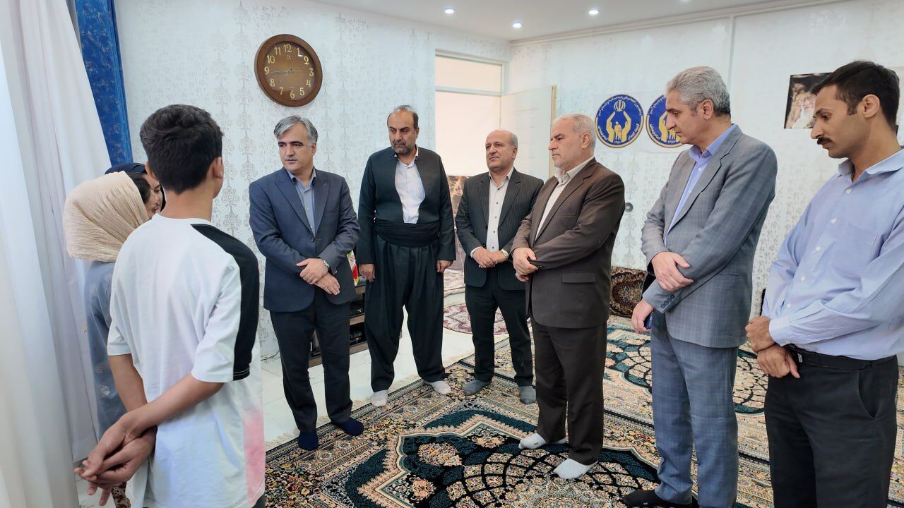 آغاز برنامههای هفته دولت با بهرهبرداری از مسکن محرومین در سنندج