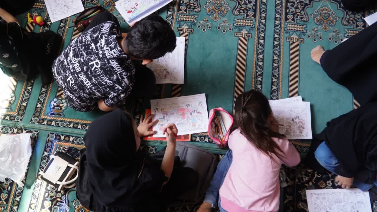 جلوههای ناب صلح و مقاومت در دستان کوچک کاشانیها/ «پیامرسانان کوچک» از کربلا تا غزه، نقش عشق زدند